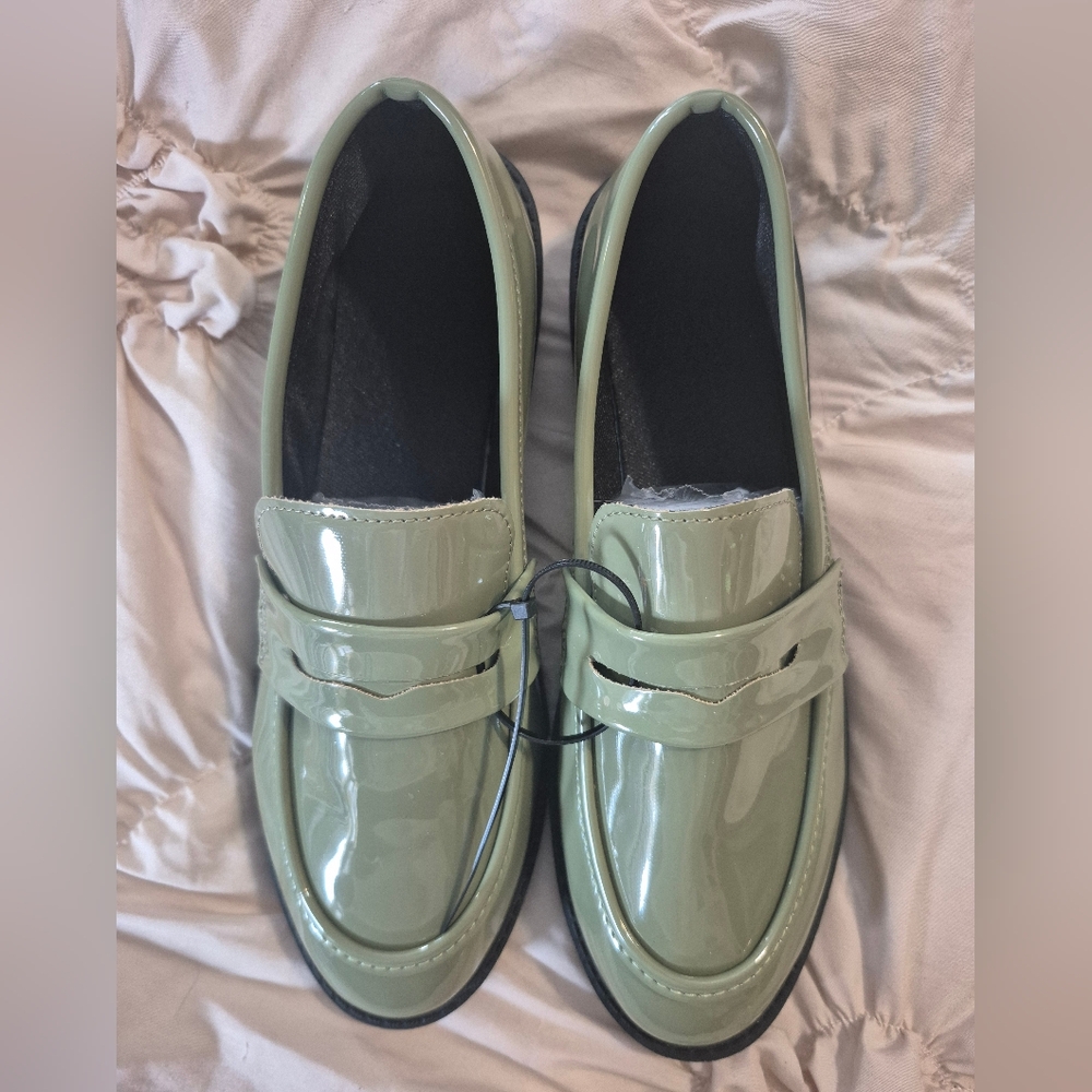 NWOT AITAOLAIN Green Patent Leather Loafers